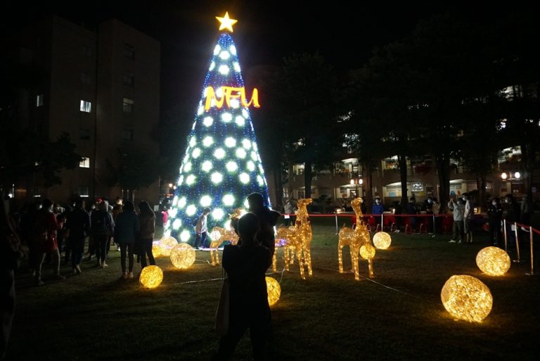 Read more about the article 2020 Romantic Christmas Tree Lighting Creates a Warm and Festive Campus Atmosphere